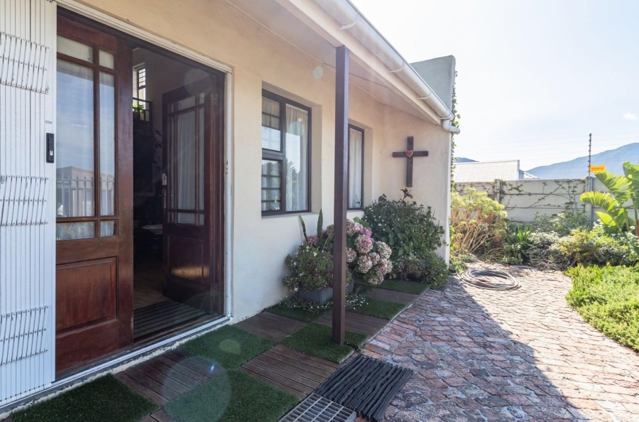 5 Bedroom Property for Sale in Perlemoenbaai Western Cape